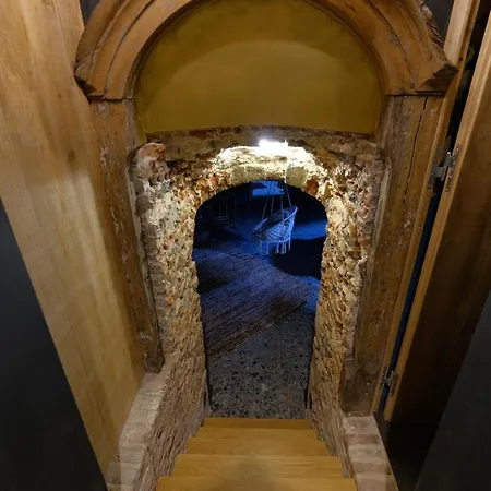 Secret Jacuzzi - Parking Prive Gratuit Couette-café *