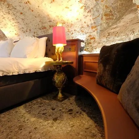 Secret Jacuzzi - Parking Prive Gratuit 4*