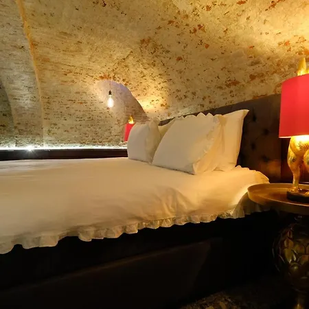 Secret Jacuzzi - Parking Prive Gratuit Couette-café *