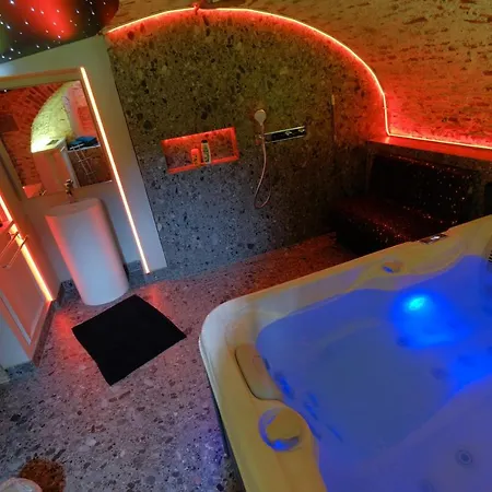 Couette-café Secret Jacuzzi - Parking Prive Gratuit Mons