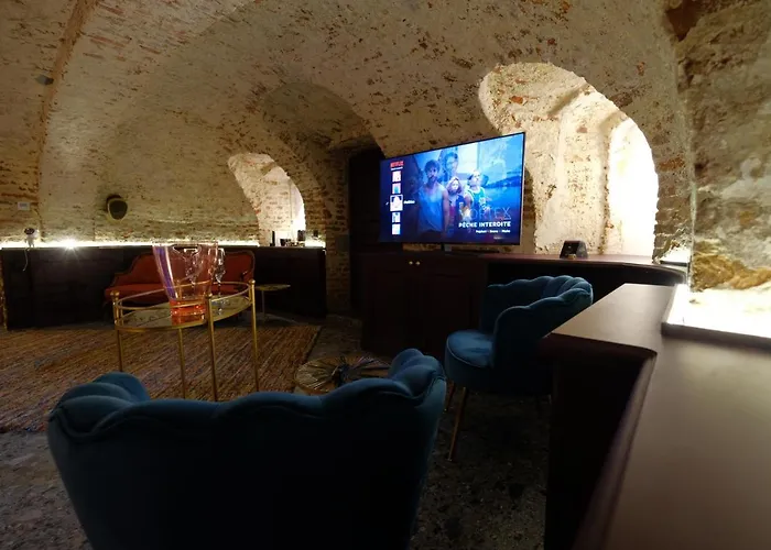 Secret Jacuzzi - Parking Privé Gratuit Bed and breakfast 4*