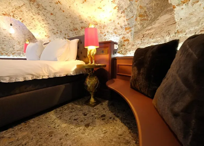 Secret Jacuzzi - Parking Privé Gratuit 4*