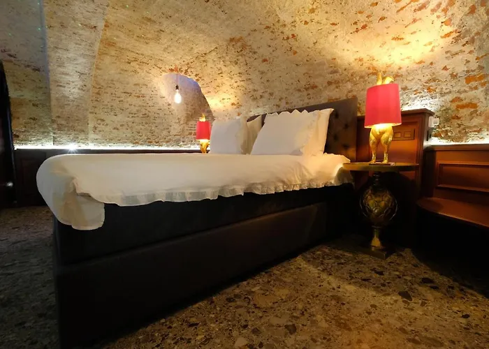 Bed and breakfast Secret Jacuzzi - Parking Privé Gratuit