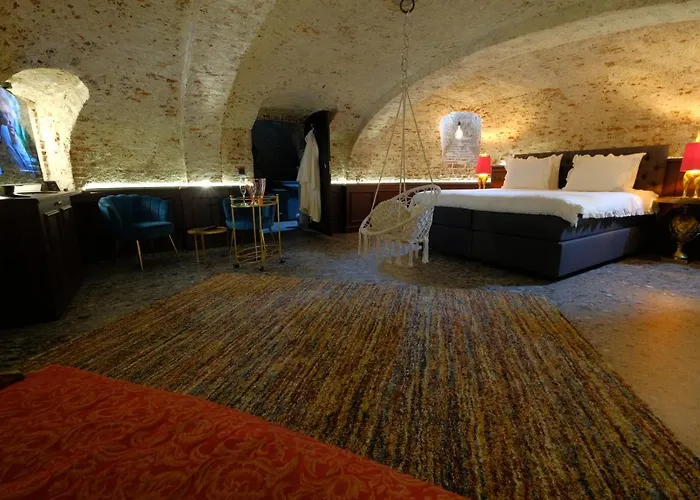 Secret Jacuzzi - Parking Privé Gratuit 4*