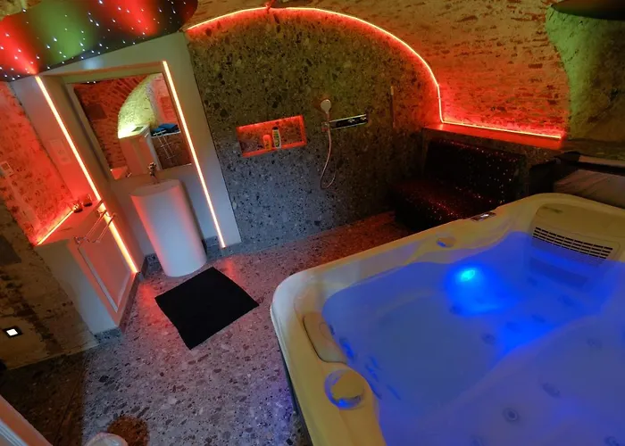 Bed and breakfast Secret Jacuzzi - Parking Privé Gratuit Mons