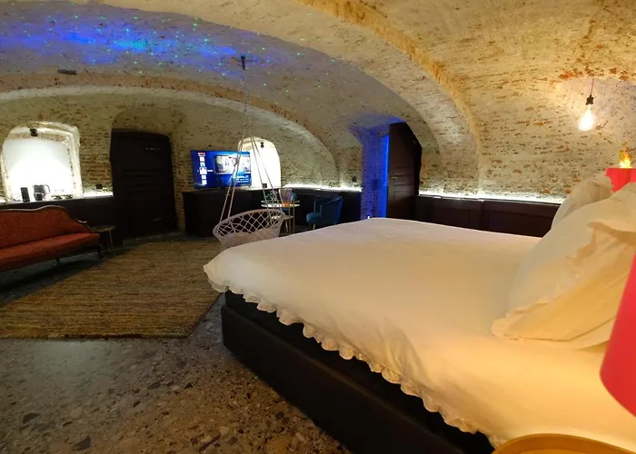 Bed and breakfast Secret Jacuzzi - Parking Privé Gratuit Mons