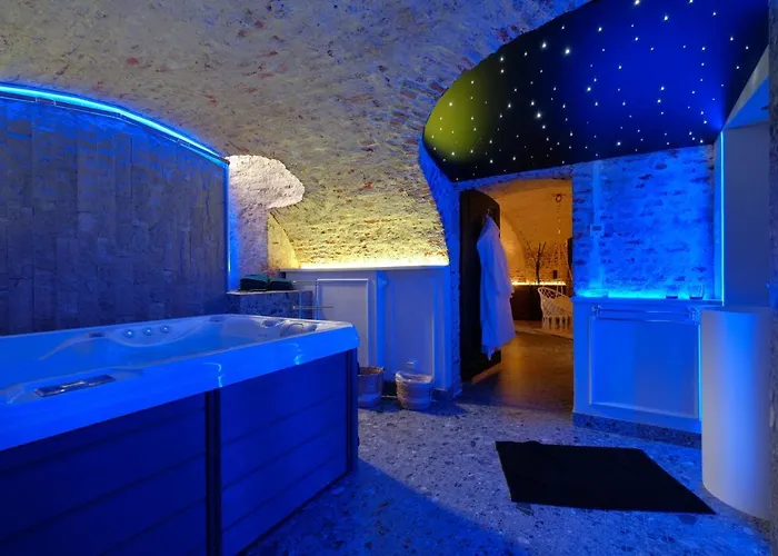 Secret Jacuzzi - Parking Privé Gratuit 4*